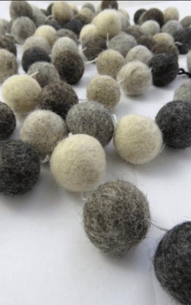 STONE FELT BALL GARLAND